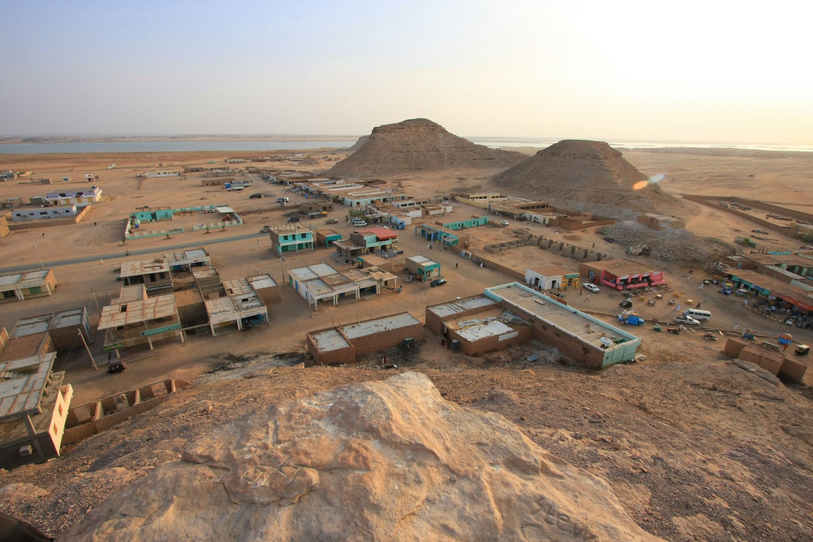 uranium Niger : manifestants et mineurs revendiquant le contrôle des ressources minières